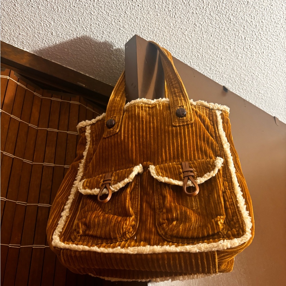 American Eagle Corduroy Shoulder Bag Missing 2 Buttons but has Magnetic Closure - Picture 3 of 8